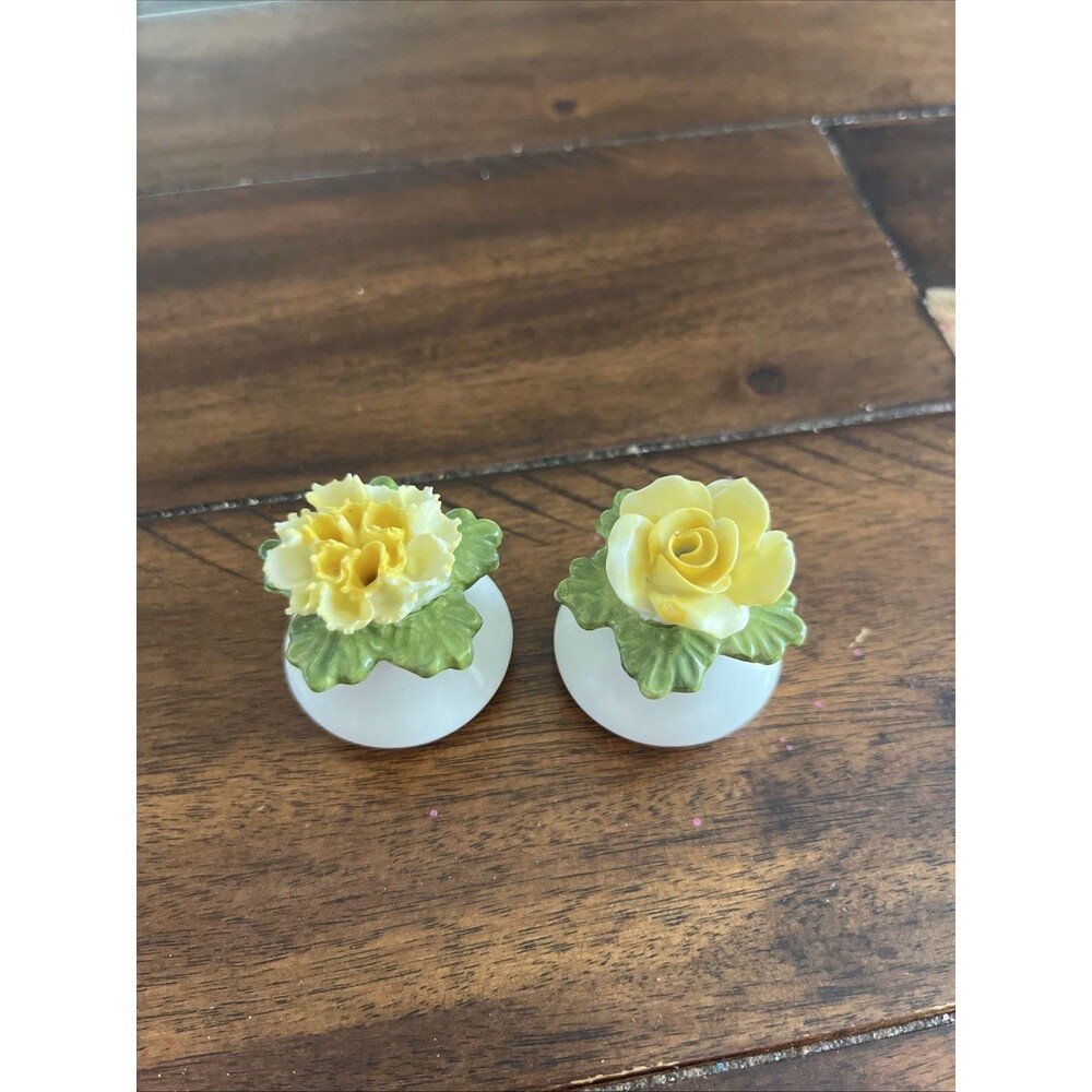 Vintage AYNSLEY English Fine Bone China Yellow Flower Salt & Pepper Shakers